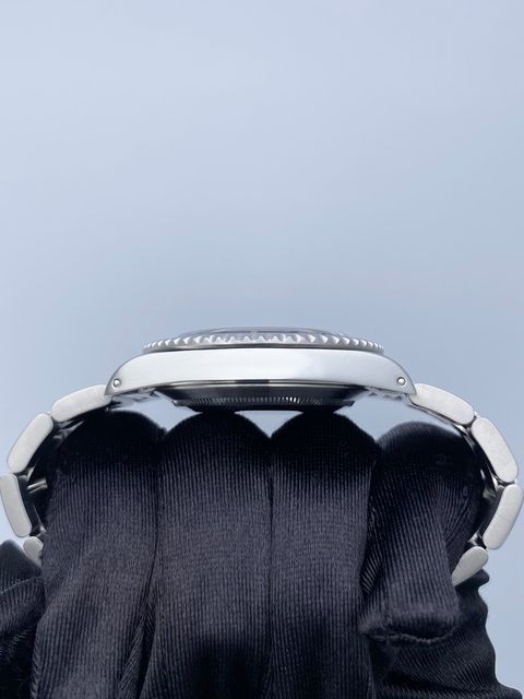 Rolex Submariner 14060M Image 2